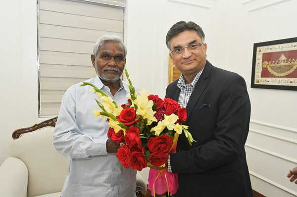 CM चंपाई सोरेन से वेदांता इलेक्ट्रोस्टील के CEO आशीष कुमार गुप्ता ने मुलाकात की