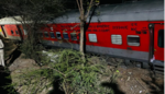 Train Accident: फिर हुआ बड़ा रेल हादसा, साबरमती-आगरा सुपरफास्ट और मालगाड़ी के बीच हुई टक्कर