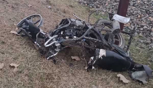 ट्रेन की चपेट में आने से एक मोटर साइकिल सवार मजदुर की हुई मौत