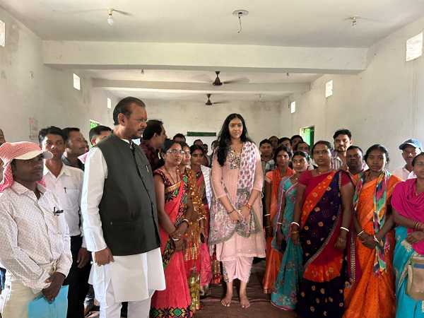 कांग्रेस प्रत्याशी यशस्विनी सहाय व पूर्व केंद्रीय मंत्री ने ईचागढ़ से किया चुनाव प्रचार का शंखनाद