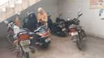 बुंडू अनुमंडल का ट्रॉमा सेंटर सह अनुमंडलीय अस्पताल में नर्सिंग स्टाफ कर रहे हैं बाइक पार्किंग