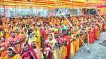 बड़कागांव के सांढ़-छपेरवा में कलश यात्रा के साथ नौ दिवसीय हनुमंत एवं विश्वकर्मा महायज्ञ में उमड़ी भक्तो की भीड़