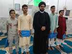 रमज़ान में मदरसे में कुरआन करीम की तिलावत करने वाले बच्चों को किया गया पुरस्कृत