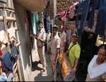 सौतन की हत्या कर फरार आरोपी रंजू देवी के घर पर पुलिस ने डुगडुगी बजा कर चिपकाया इश्तहार, नहीं हाजिर होने पर होगी कुर्की