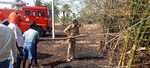 देवनडीह गांव के मैदान में लगी आग, अग्नि शमन वाहन ने आग पर पाया काबू