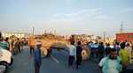नामकुम में सड़क हादसे की चपेट में आकर दो युवकों की मौत के बाद सड़क पर उतरे आक्रोशित स्थानीय