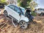 मासिलौंग गांव के पास अनियंत्रित कार पेड़ से टकराई, दो की मौत