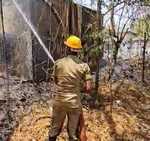 पाकुड़ में नगर थाना परिसर में लगी आग : कड़ी मशक्कत के बाद आग पर पाया गया काबू