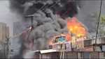 झुमरी तिलैया बाजार समिति में आग, आधा दर्जन फल दुकानों को नुकसान