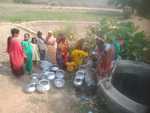 चुआं के पानी पर निर्भर है मायापुर पंचायत के डोकवाबेड़ा के ग्रामीणों का दिनचर्या, उपेक्षित ग्रामीण वोट बहिष्कार के मूड में