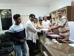 मृतक मुकेश राम के परिजनों ने अनुमंडल पुलिस-पदाधिकारी को आवेदन दे कर न्याय की लगाई गुहार