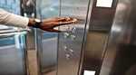 ..और अचानक तेजी से 25वीं मंजिल पर पहुंच गई लिफ्ट, नोएडा में दिल दहलाने वाला हादसा