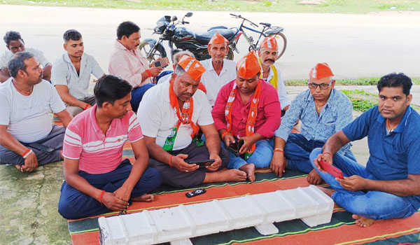 इटखोरी बूथ पर भाजपाइयों ने सुना प्रधानमंत्री का मासिक रेडियो कार्यक्रम  ‘मन की बात’